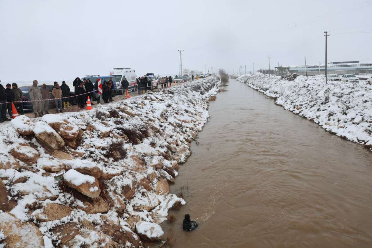 Sulama kanalına düşen otomobildeki 3 çocuğun cansız bedenine ulaşıldı! Baba hala aranıyor 10